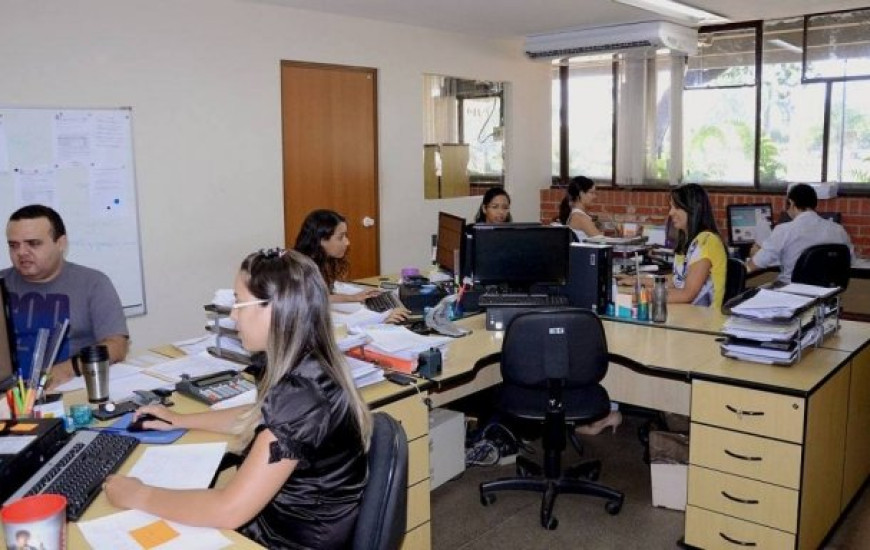 Servidores trabalham 8 horas diárias atualmente