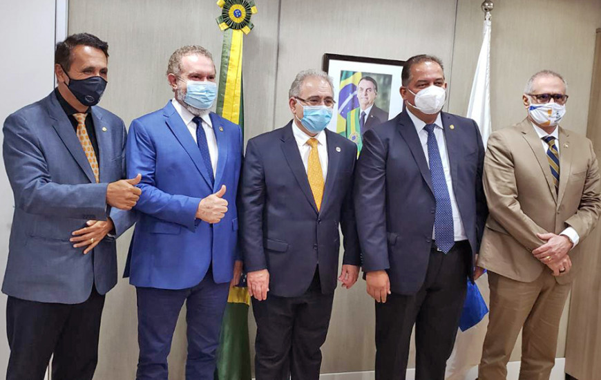 Governador Carlesse, secretário Edgar Tolini e parlamentares em audiência 