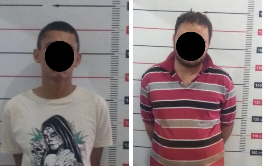 Suspeitos após serem conduzidos à delegacia 