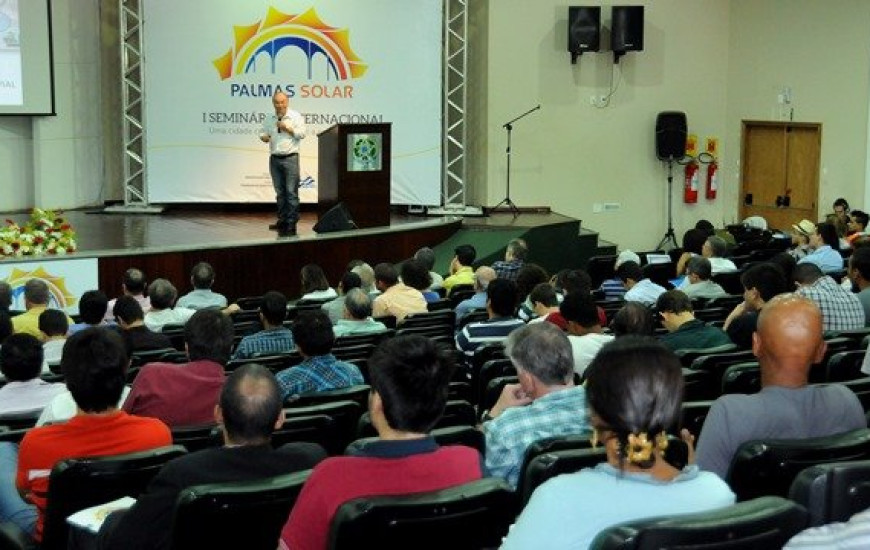 Luiz Massaru em palestra sobre matriz energética