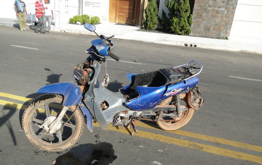 Vanessa chegou a ser arrastada junto com a moto por mais de 20 metros