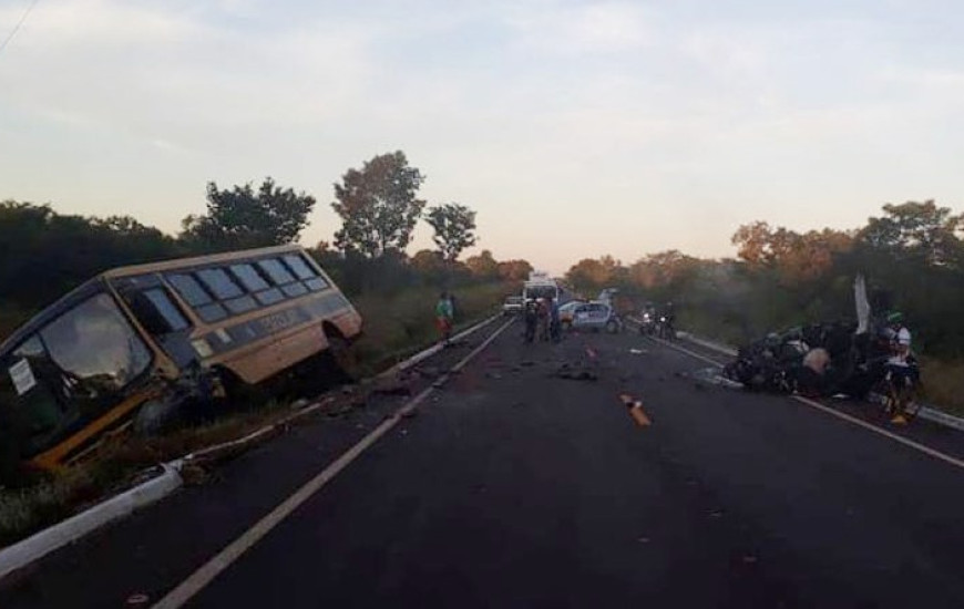 Acidente ocorreu por volta das 6h desta sexta, em Araguatins