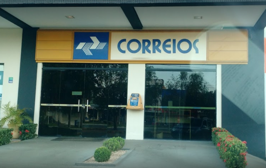 Aviso foi colocado na porta da agência para clientes