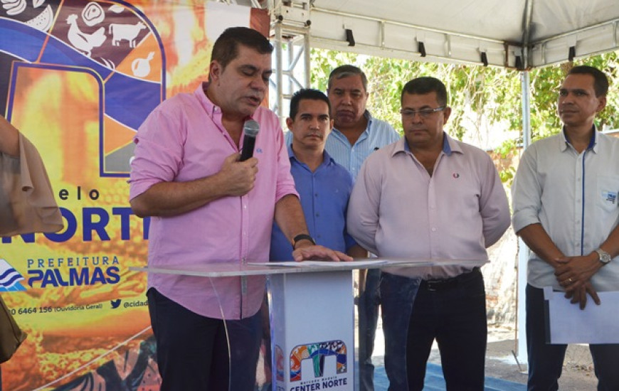 Prefeito assina ordem de serviço nesta manhã