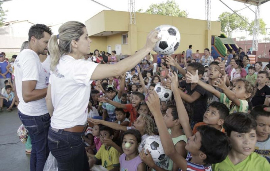 Crianças de Araguaína recebem brinquedos