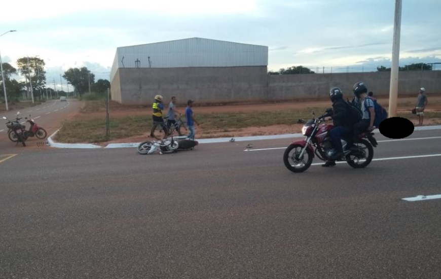 Vítima faleceu após moto bater em poste