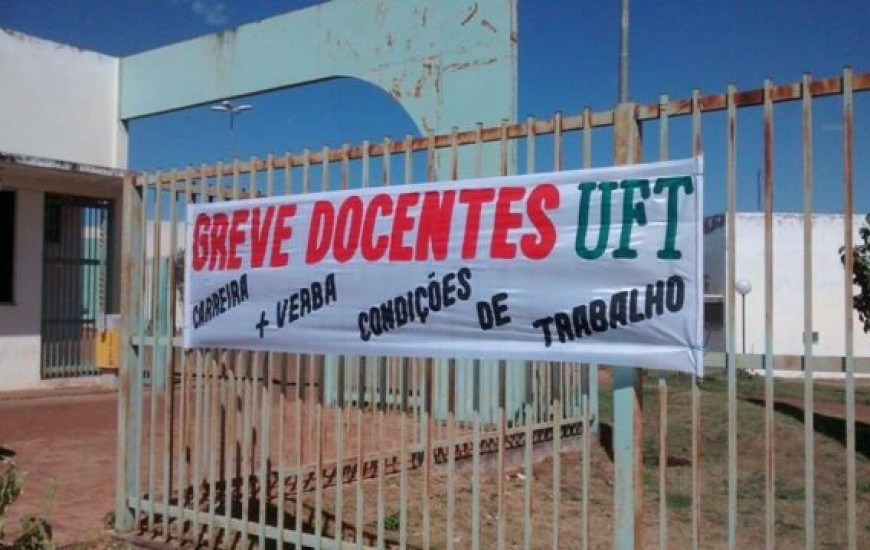 Professores da UFT continuam em greve