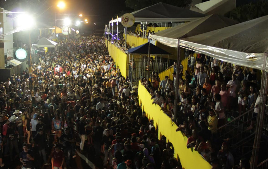 Última noite recebe grande público no circuito da folia
