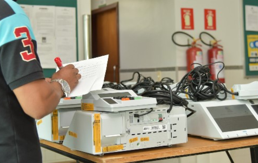 Urnas foram conferidas antes das eleições