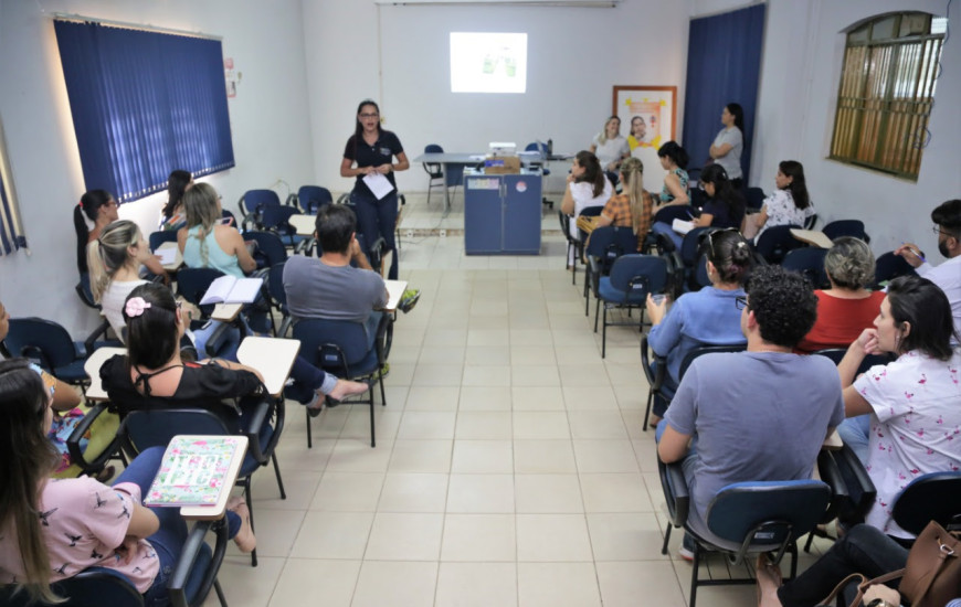 Profissionais receberam orientações sobre sinais, sintomas, prevenção e higiene
