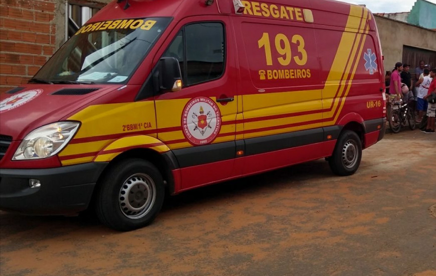 Bombeiros prestando socorro durante o feriado