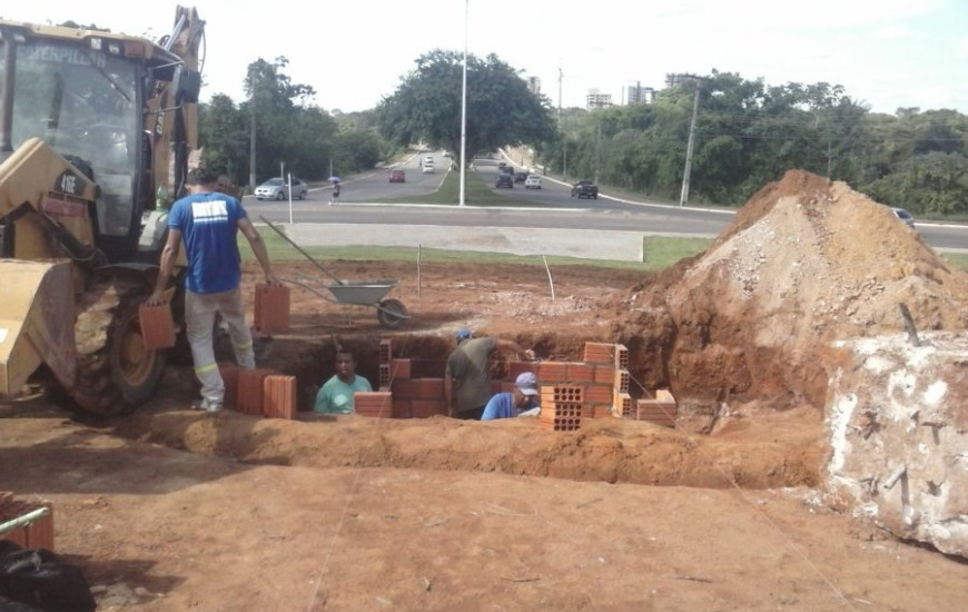 Relógio das Flores:obras em andamento na rotatória