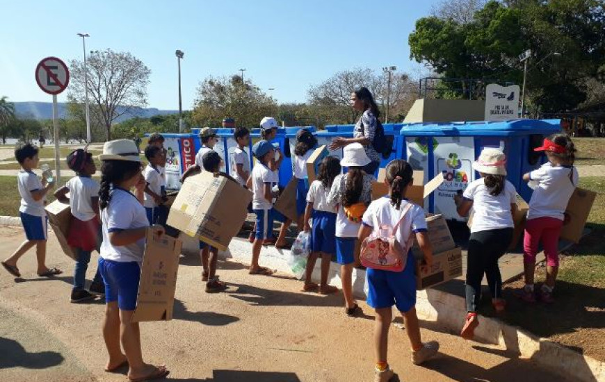 Alunos da Escola Antônio Gonçalves no Cesamar