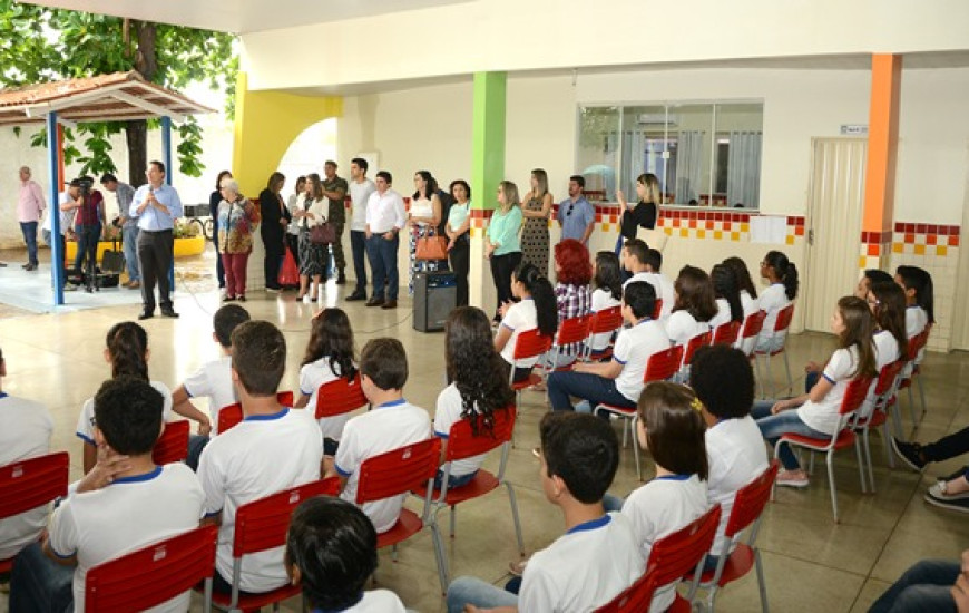 Prefeita Cinthia Ribeiro participa de entrega de benfeitorias