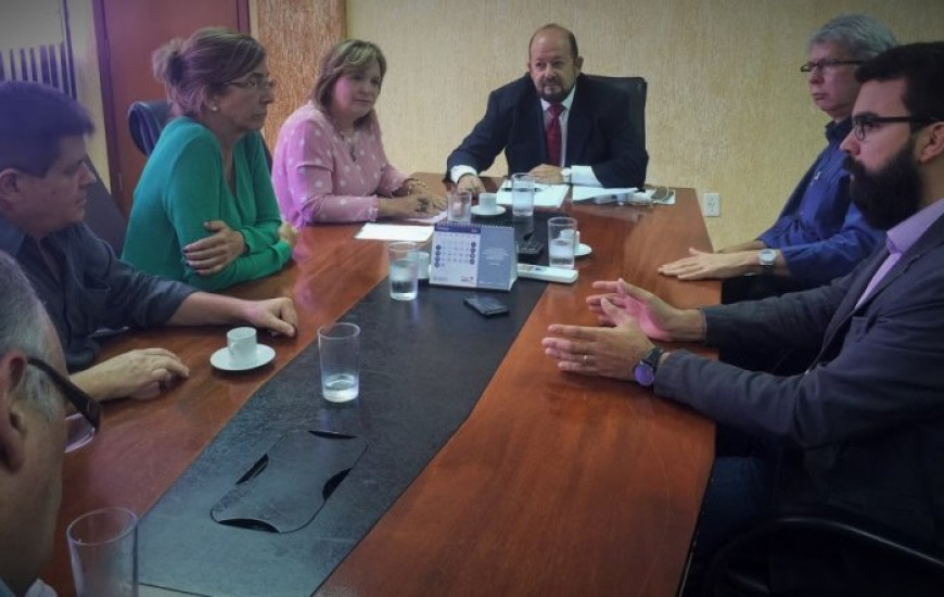 Secretário e médicos se reúnem em Palmas
