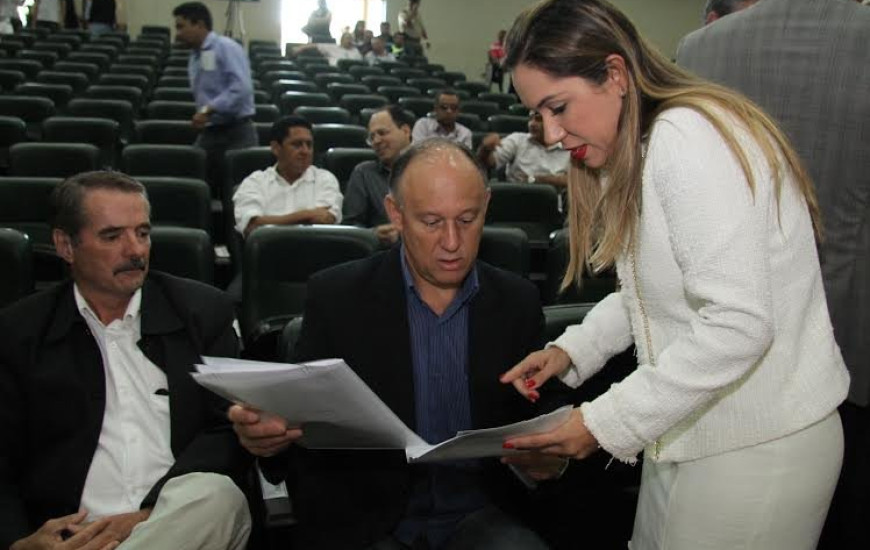 Depuatada entregou ofício com solicitações