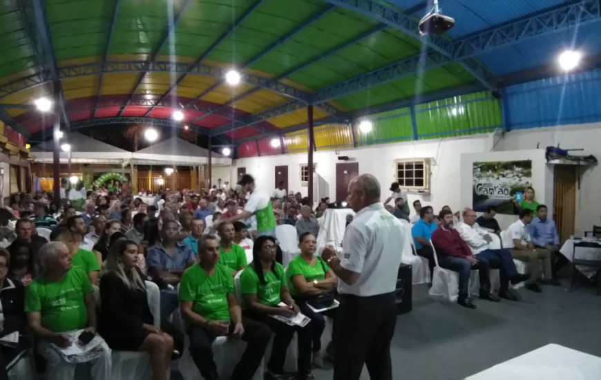 Assembleia do Sicredi com associados 