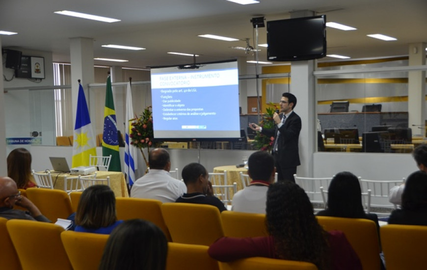 Servidores são capacitados na área de licitação e contratos