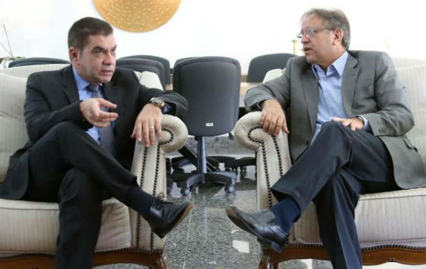 Amastha e Miranda travam batalha em diários oficiais