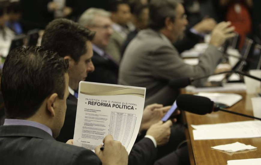 Deputados retomam votação na manhã desta quinta