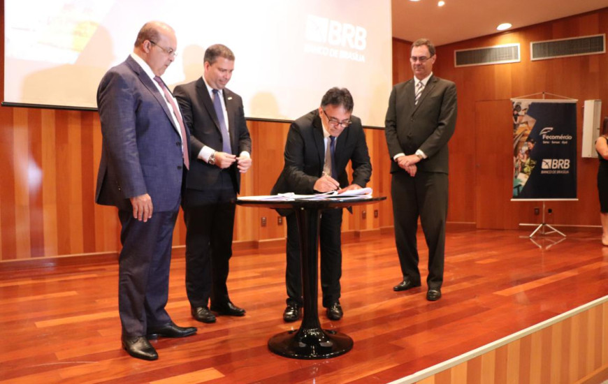 Assinatura de acordo entre BRB e Fecomércio
