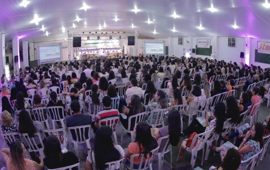 Evento reuniu mais de 800 profissionais da Educação Municipal
