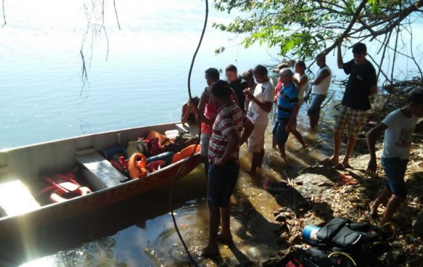 Família da vítima acompanhou os trabalhos no local