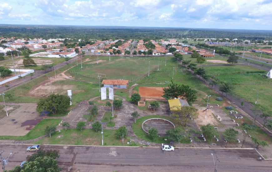 Área de aproximadamente nove mil metros quadrados.