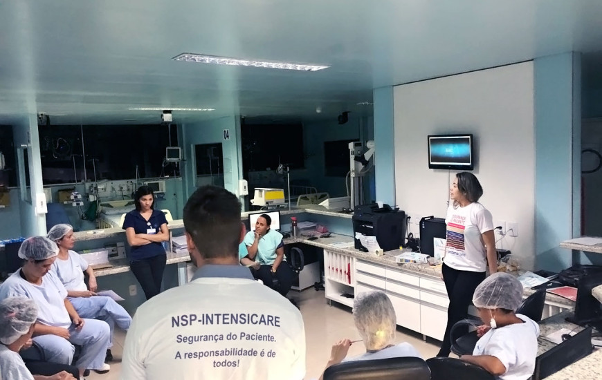 Membros de UTI debatem sobre segurança do paciente