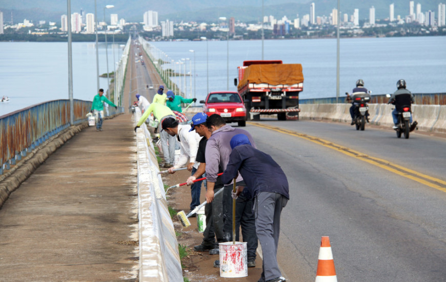 Ponte FHC recebe serviços de roçagem