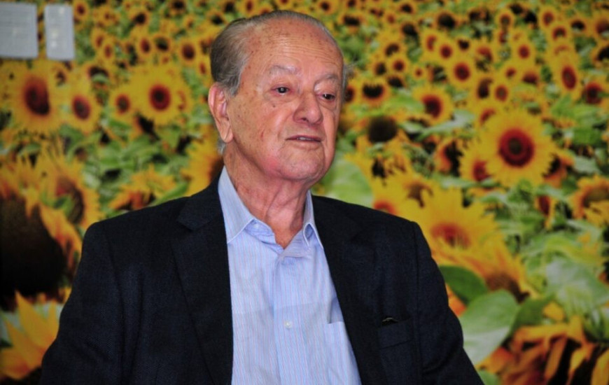 Ary Valadão.