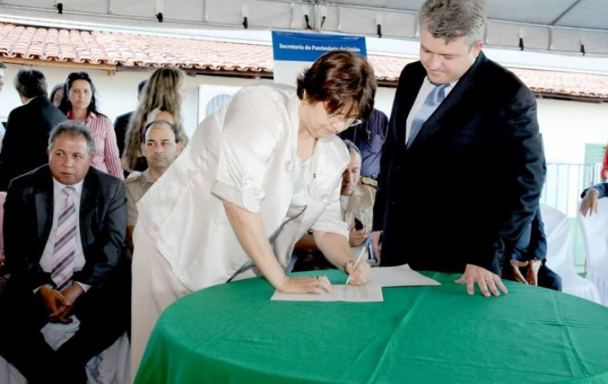 Governo recebe área