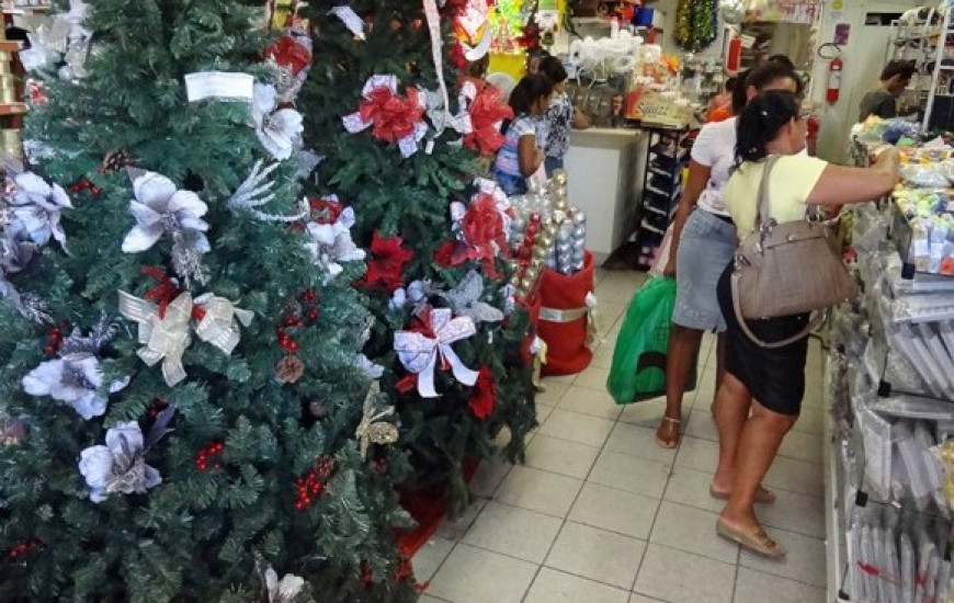 Faça uma lista com nomes de quem vai presentear e quanto pode gastar