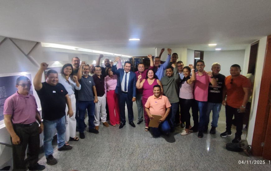 Profissionais da Educação comemoram a aprovação do PCCR pela Aleto no dia 4/11
