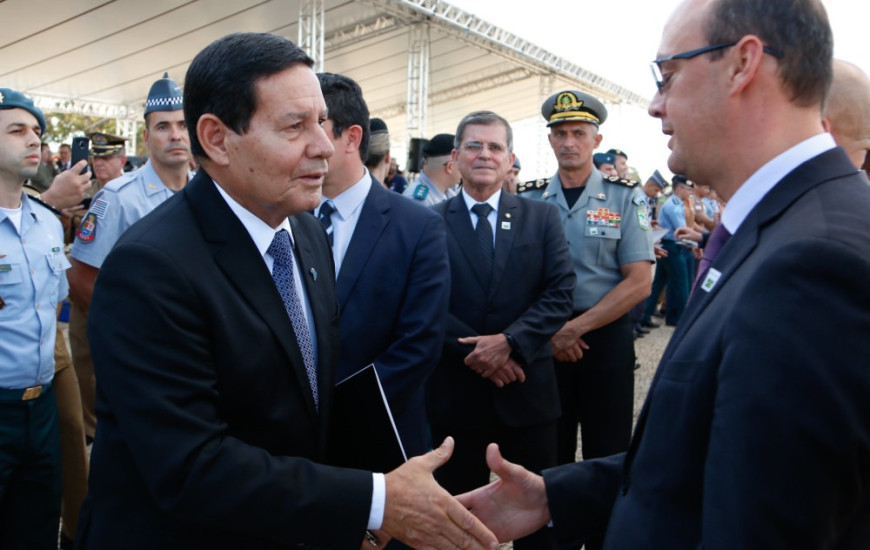 Cristiano Sampaio com o vice-presidente Hamilton Mourão. 