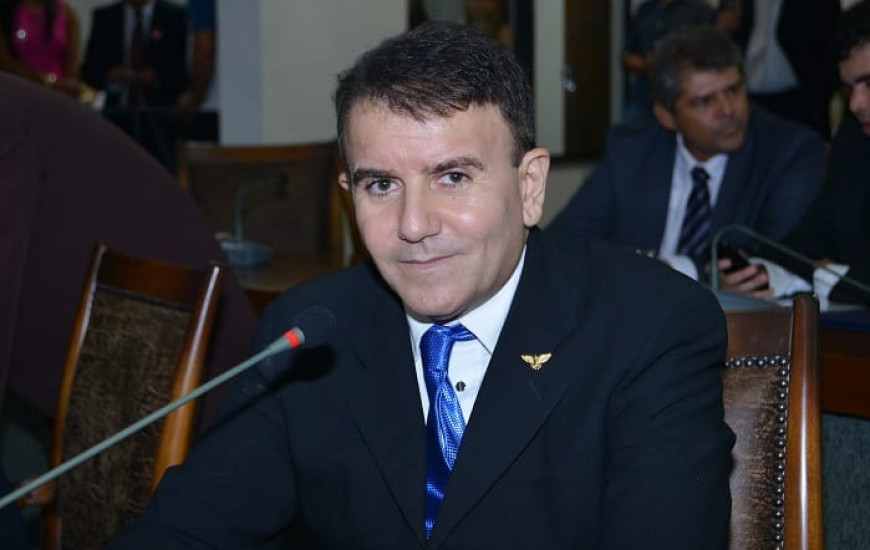 Eduardo Siqueira Campos quer usar menos papel para evitar poluição das cidades