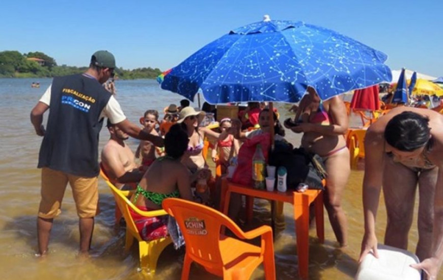 Procon orienta consumidores nas praias do Estado