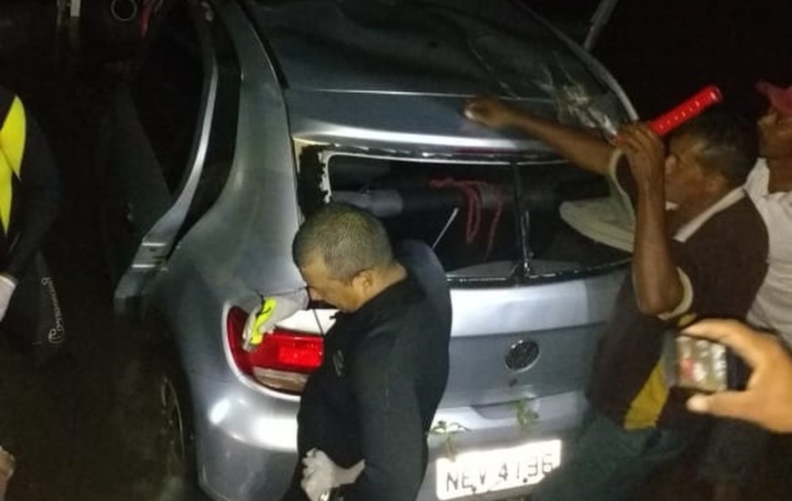 Motorista ficou preso às ferragens e morreu afogado