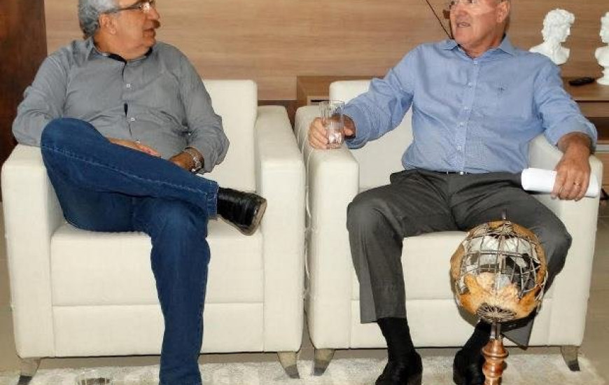 Laurez Moreira e Buti discutem assinatura de Termo