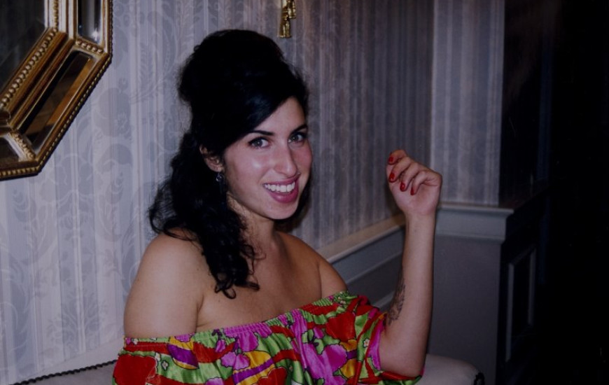 Amy na adolescência, antes da fama e das drogas