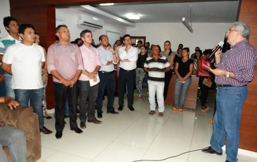 Prefeito assina ordem de serviço