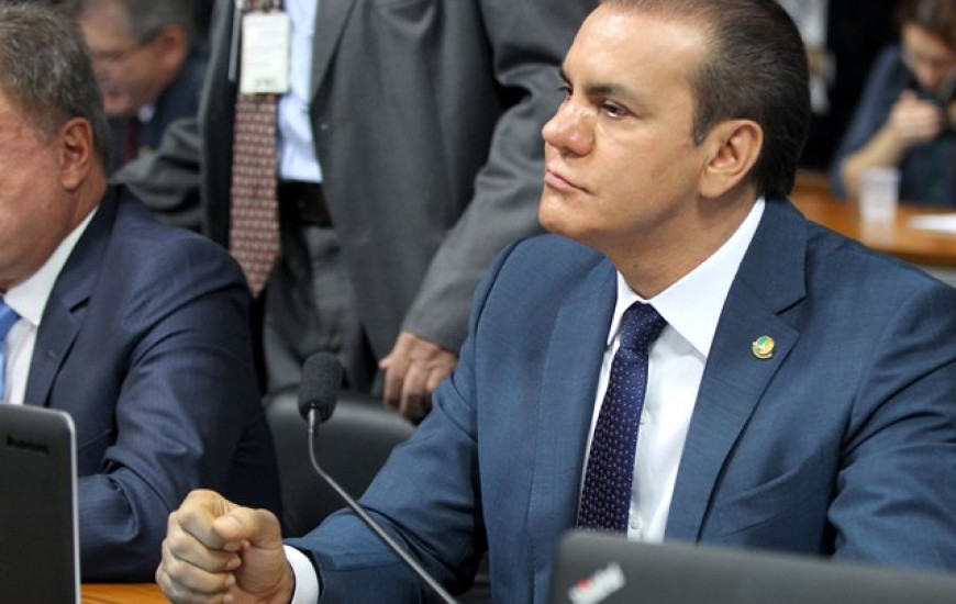 Senador lamenta mortes de jornalistas