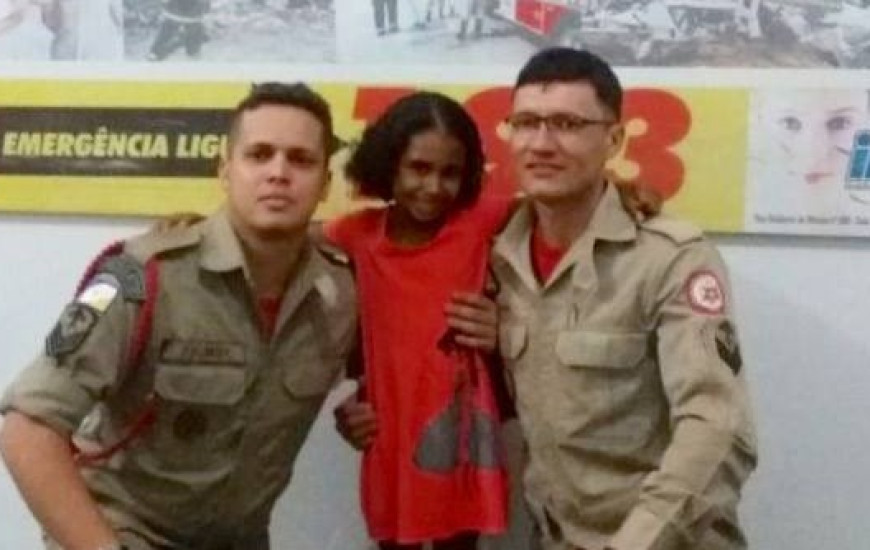 Menina fez visita surpresa aos bombeiros