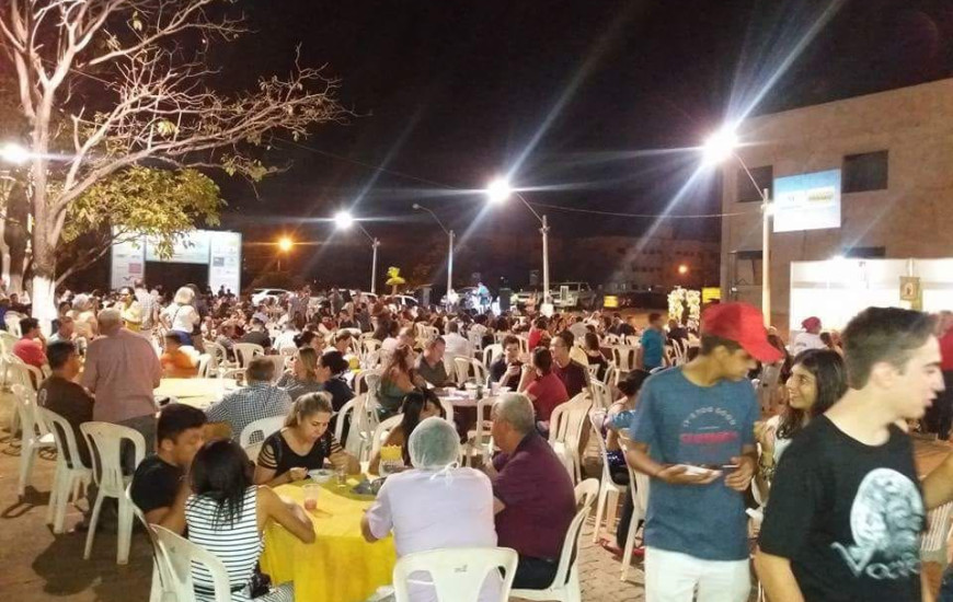 Festejo Nossa Senhora do Monte do Carmo, na 108 Norte