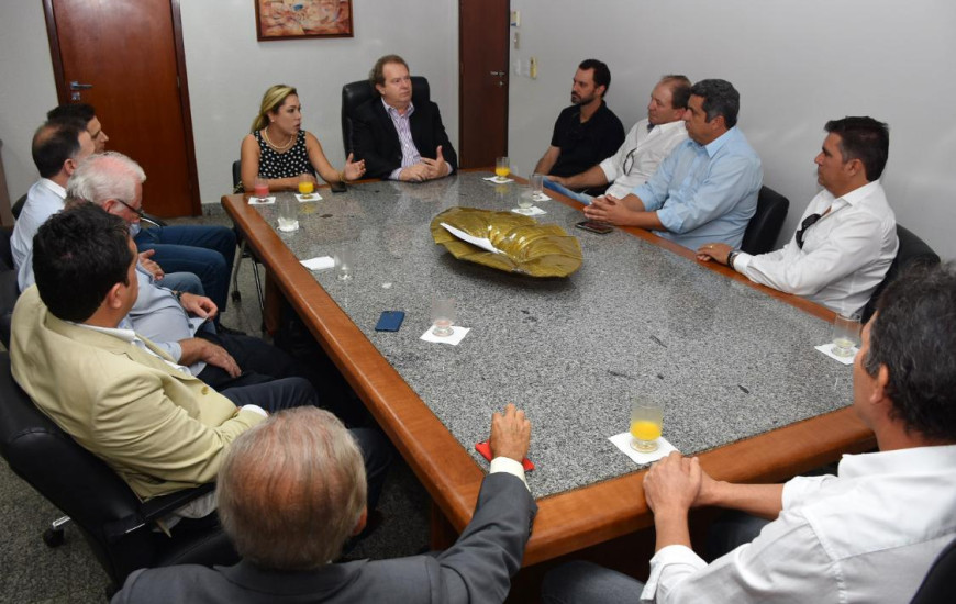 Deputados e produtores se reúnem na AL