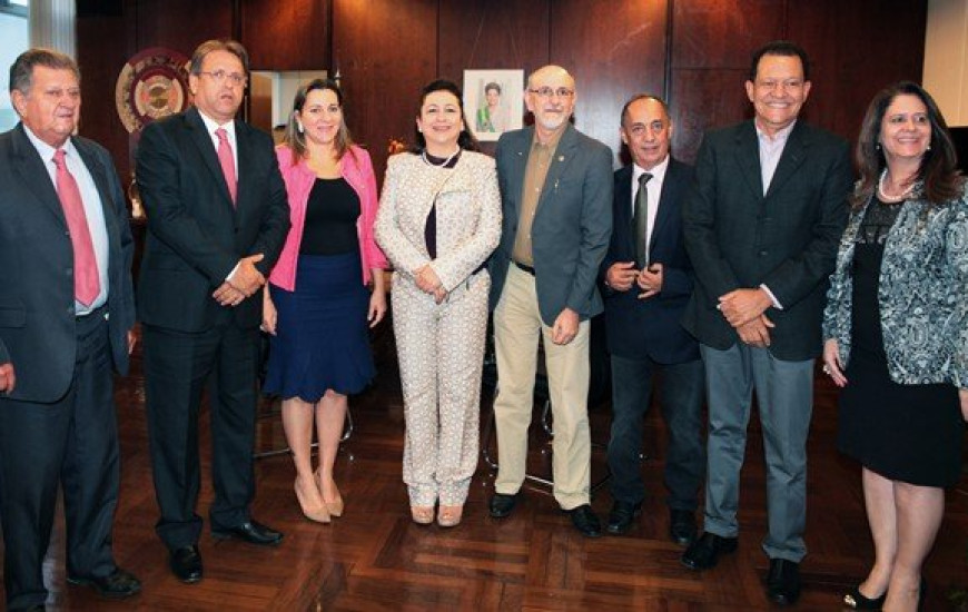 Ministra Kátia Abreu recebe comitiva tocantinense