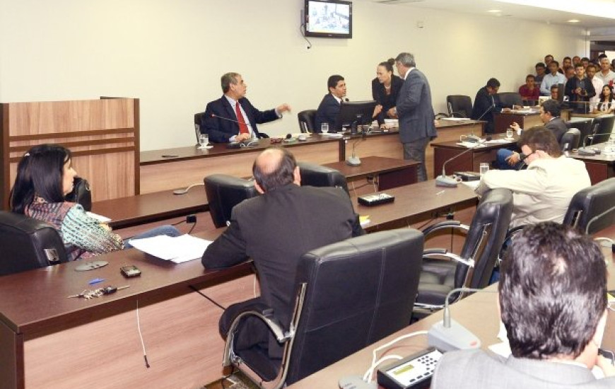 CCJ aprova projeto da data-base parcelada