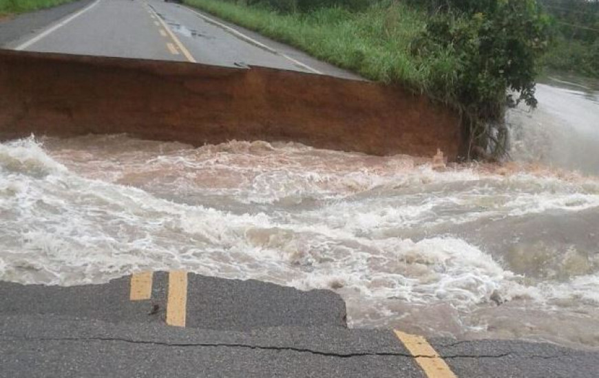 Rompimento da pista ocorreu na última quinta-feira