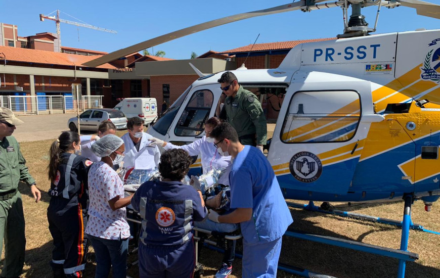 Paciente sendo transportado pela aeronave da SSP TO.
