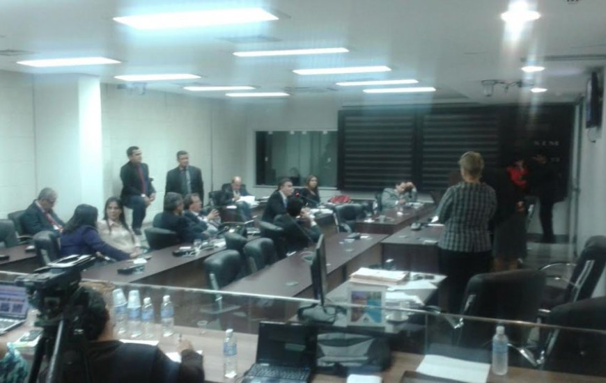 Deputados aprovam pacotaço de medidas na AL
